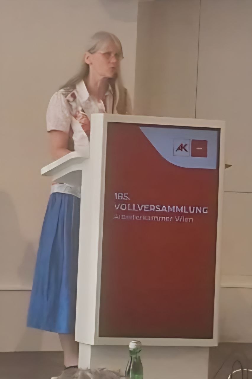 Gertraud Wondrak spricht bei der 185. Vollversammlung der Arbeiterkammer Wien am 28.05.2026
